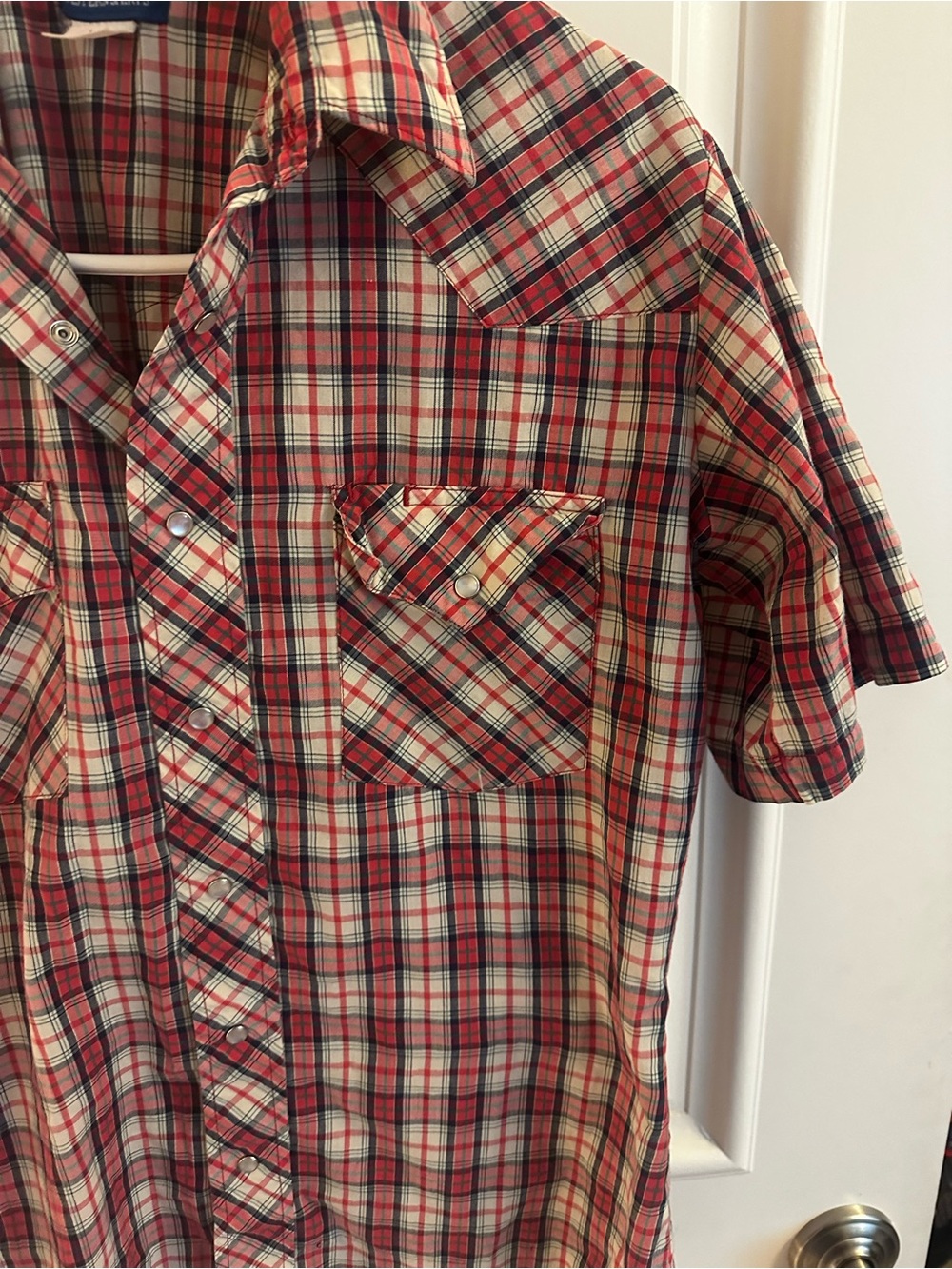 Vintage Wrangler Men’s Red Plaid Short-Sleeve Pearl Button Western Shirt - Picture 9 of 16